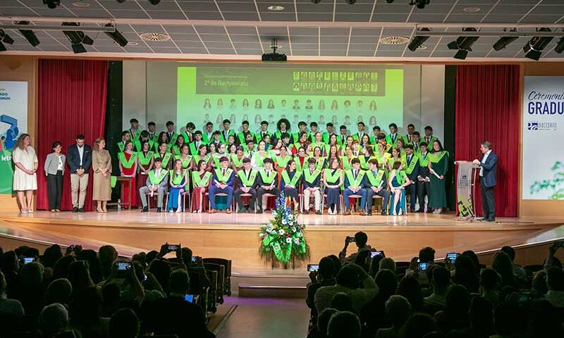 Bachillerato graduación en colegio diocesano